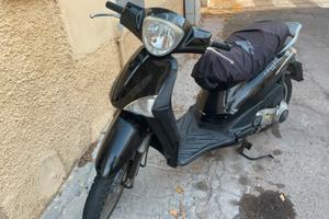 Liberty 125 600€ (trattabili)