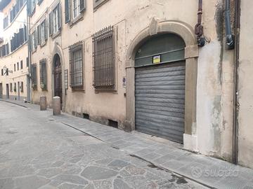 Garage/Magazzino zona Santa Croce