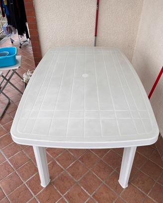Tavolo da esterno