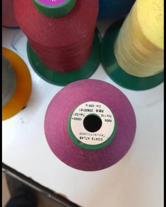 Filati assortiti per laboratorio