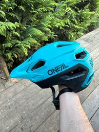 Casco Oneal mountain bike o gravel