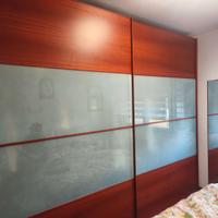 Armadio in ciliegio a 2 ante scorrevoli