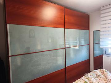 Armadio in ciliegio a 2 ante scorrevoli