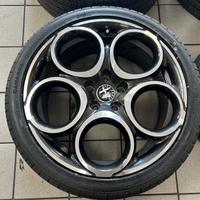 Cerchi in lega 18 originali alfa Giulietta con gom