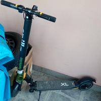 Monopattino elettrico Spillo XL 350W nero