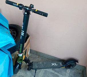 Monopattino elettrico Spillo XL 350W nero