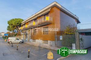 Casa indipendente a Zibido San Giacomo 10 locali