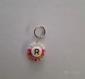 Ciondolo Charms Lettera R Perline Rosa Giallo