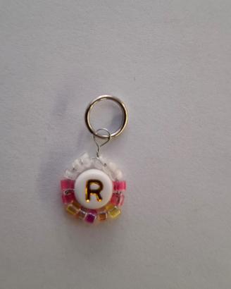 Ciondolo Charms Lettera R Perline Rosa Giallo