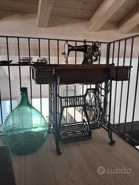 antica macchina da cucire Necchi 