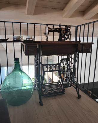 antica macchina da cucire Necchi 