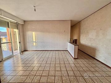 MORTARA VIC.: AMPIO TRILOCALE CON AUTORIMESSA