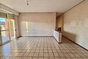 MORTARA VIC.: AMPIO TRILOCALE CON AUTORIMESSA