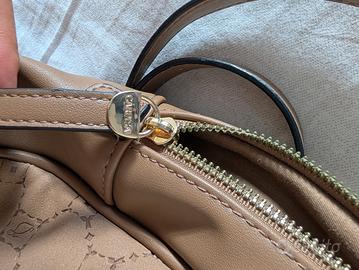 borsa e zaino in lo stesso momento 