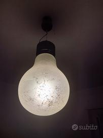 lampadario a forma di lampadina