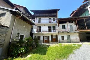 CASA DI CORTE A MIAGLIANO