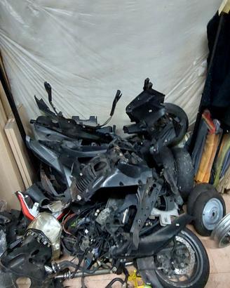 Stock ricambi scooter, e svariati cerchi e gomme,