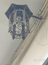 Antica Lanterna in ferro battuto 
Misure cm 35x25
