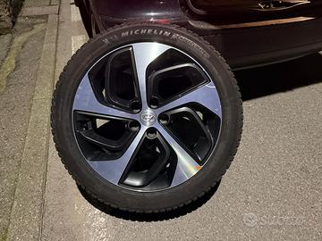 Cerchi hyundai r19 con gomme michelin 4 stagioni