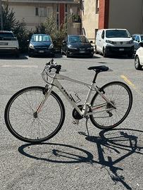 Trek FX 2 - bici ibrida / fitness