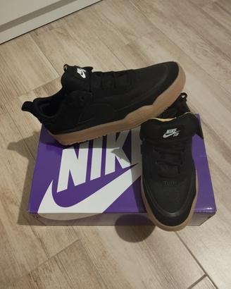Scarpe Nike SB Day One taglia 39 nuove