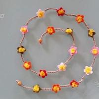 Cintura con fiori di tessuto multicolore