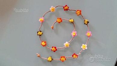 Cintura con fiori di tessuto multicolore