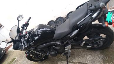 YAMAHA FAZER S2 600
