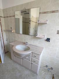 Mobile lavandino bagno con specchiera