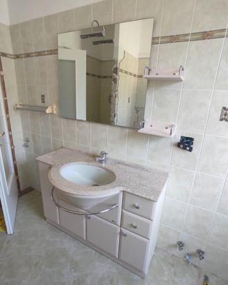 Mobile lavandino bagno con specchiera