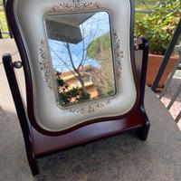 Piccola toletta con specchio