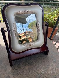 Piccola toletta con specchio