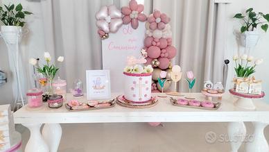 Allestimento bunner con  palloncini e tavolo feste