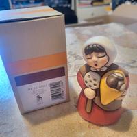 thun presepe classico donna con castagne rossa