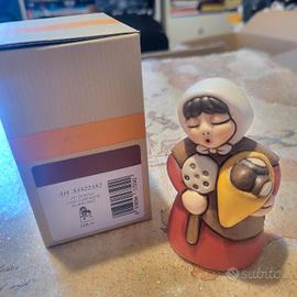 thun presepe classico donna con castagne rossa