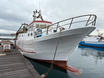 Peschereccio motopesca licanza a strascico