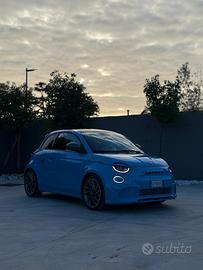 Abarth 500e scorpionissima-9.000km- PARI NUOVO