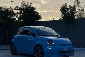 Abarth 500e scorpionissima-9.000km- PARI NUOVO