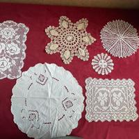Lotto di 9 pizzi fatti a uncinetto