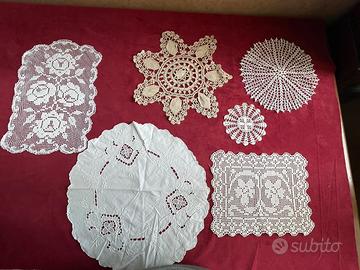 Lotto di 9 pizzi fatti a uncinetto