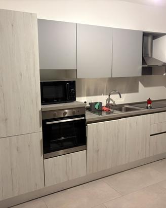 Cucina moderna senza elettrodomestici