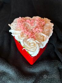Cuore con 14 rose profumate