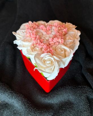 Cuore con 14 rose profumate