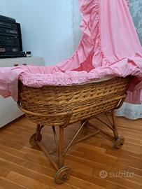 Culla antica in vimini