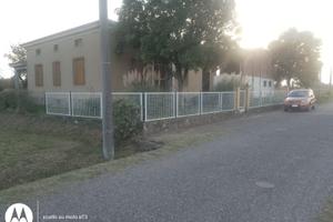 Villa con box e fienile a san giorgio piacentino