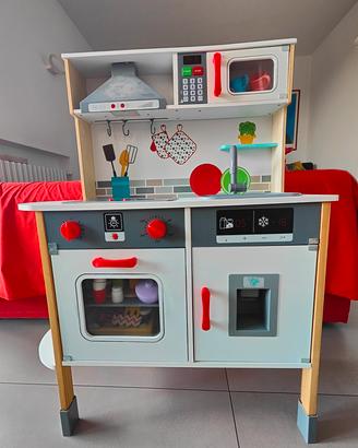 Cucina giocattolo in legno