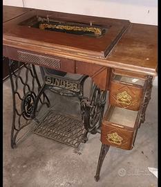 MACCHINA DA CUCIRE EPOCA VINTAGE "SINGER" GHISA