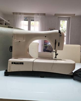 Macchina da cucire Necchi 544