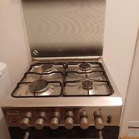 Piano cottura con 4 fuochi e forno a gas