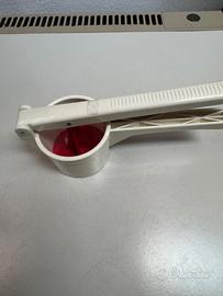 schiacciapatate in plastica